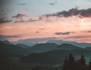 篮球锦标赛决赛激烈角逐即将上演